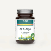 Ein braunes Glasgefäß mit der Aufschrift AFA-Alge (Bio) von gse.organic.supplements enthält 60 Tabletten mit Aphanizomenon Flos Aquae. Es ist vegan, glutenfrei, laktosefrei, biologisch und unterstützt das Immunsystem. Am Boden sind Grünalgen-Bilder zu sehen.