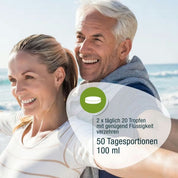 Ein lächelndes älteres Paar steht mit ausgestreckten Armen am Strand. Überlagerter deutscher Text beschreibt gse.organic.supplements Bärlauch-Extrakt (Bio): 2 x täglich 20 Tropfen mit Flüssigkeit, ideal zur Entschlackung, 50 Portionen, 100 ml.